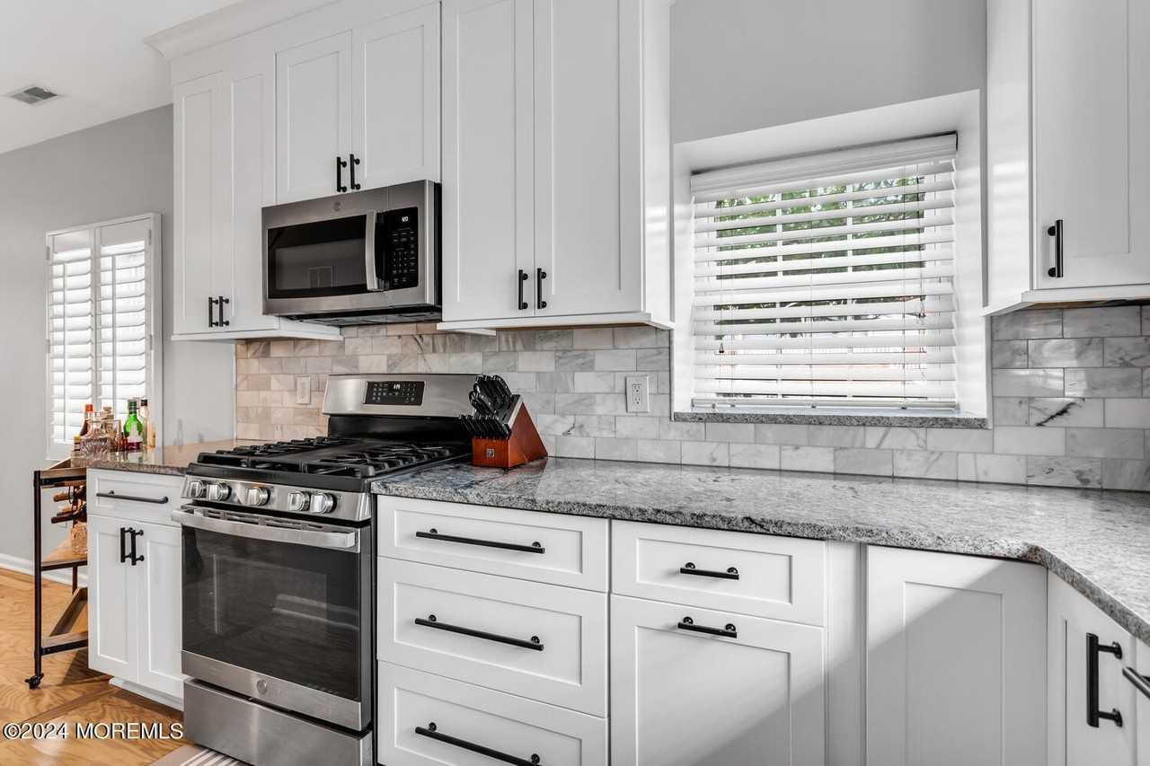 315 Newark Ave #1 - Photo 3 of 14