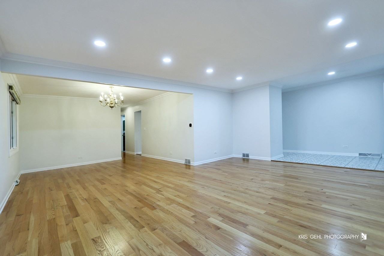 605 W Gilbert Rd - Photo 4 of 20