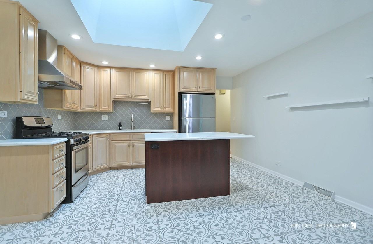 605 W Gilbert Rd - Photo 5 of 20