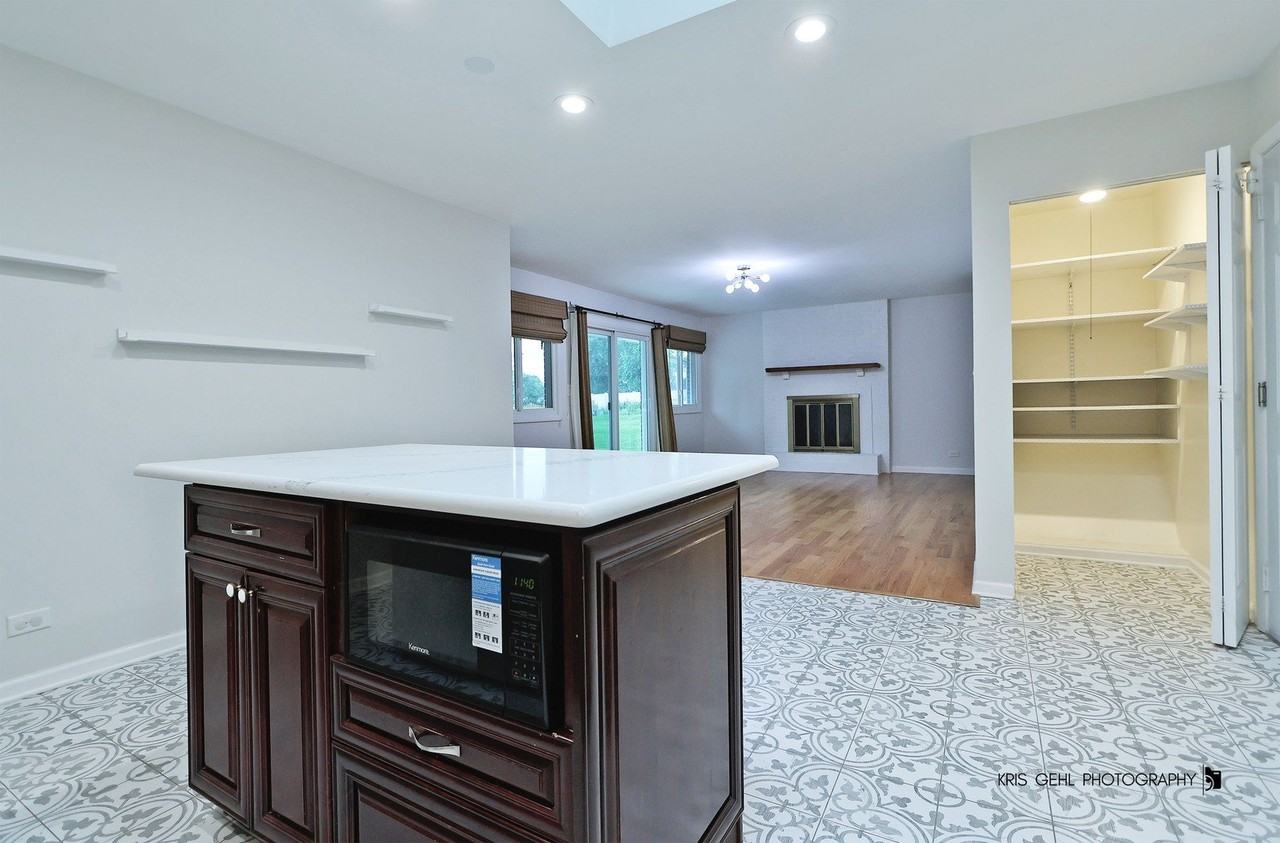 605 W Gilbert Rd - Photo 7 of 20