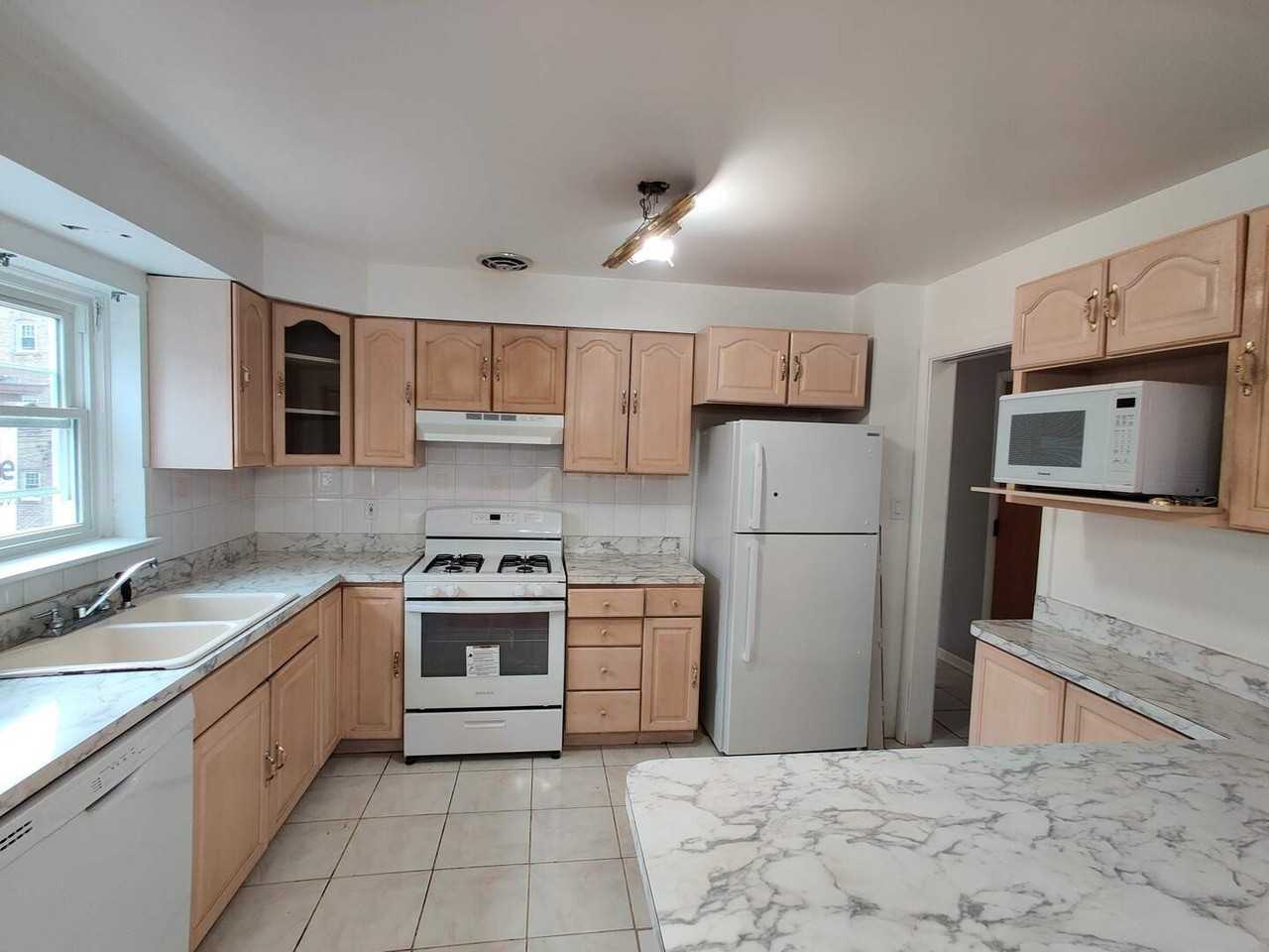 724 Florence Ave #2 - Photo 5 of 16