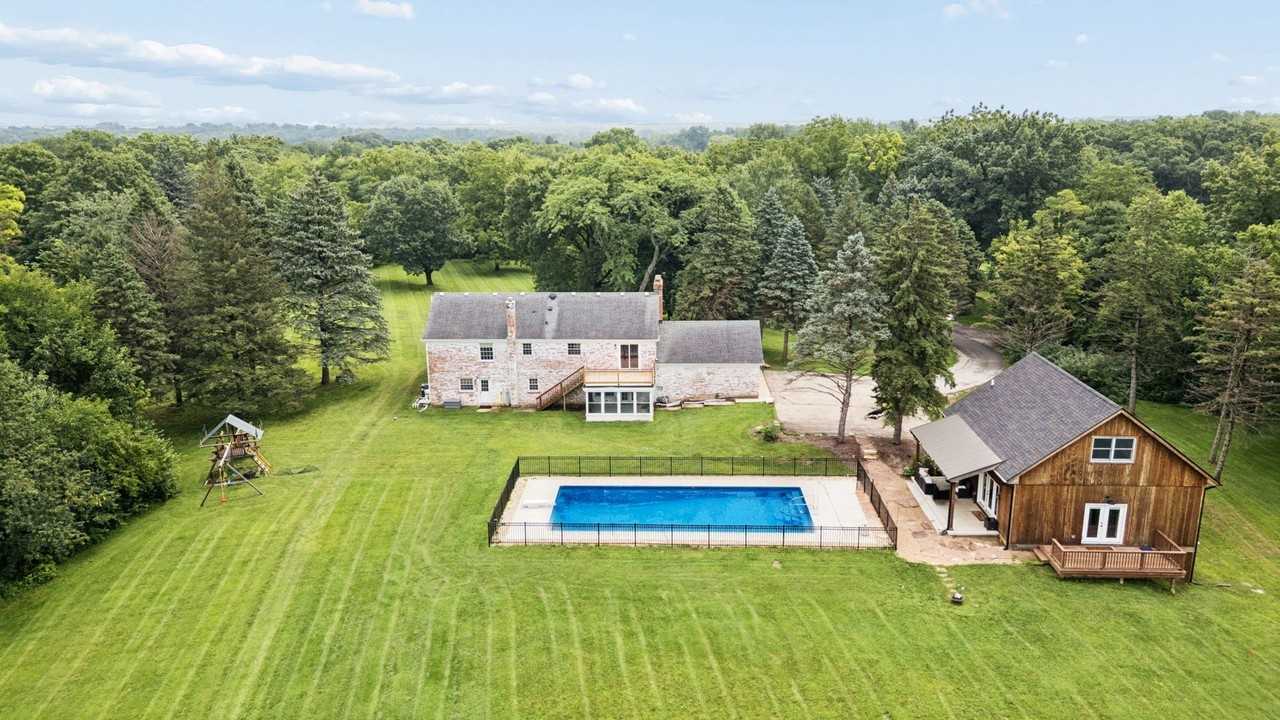 1N480 Indian Knoll Rd - Photo 2 of 40