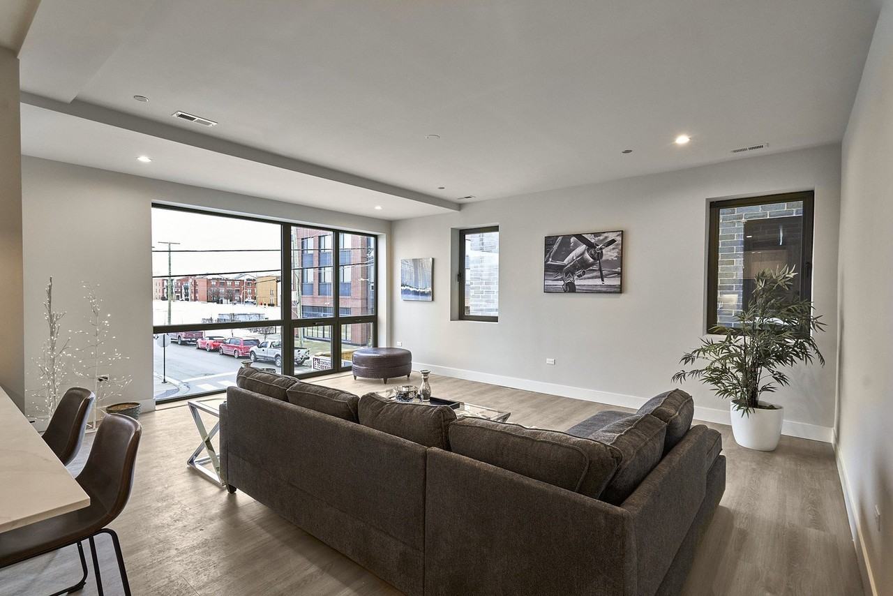 503 E Pershing Rd #405 - Photo 4 of 25
