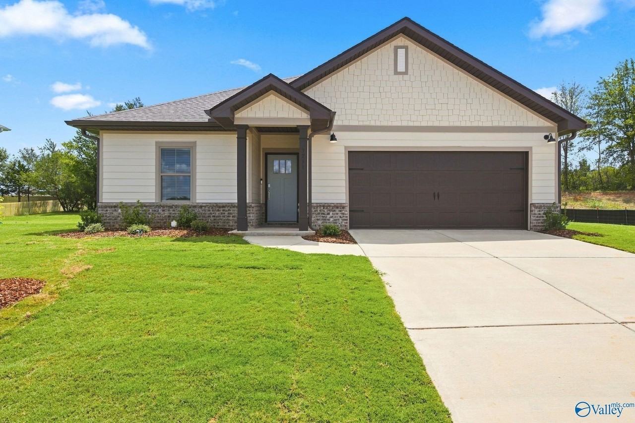 Holly Creek Dr - Photo 2 of 37