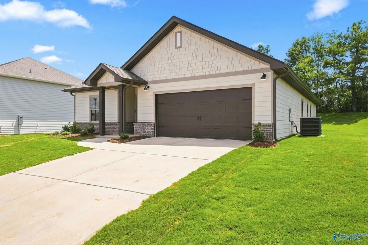 Holly Creek Dr - Photo 3 of 37