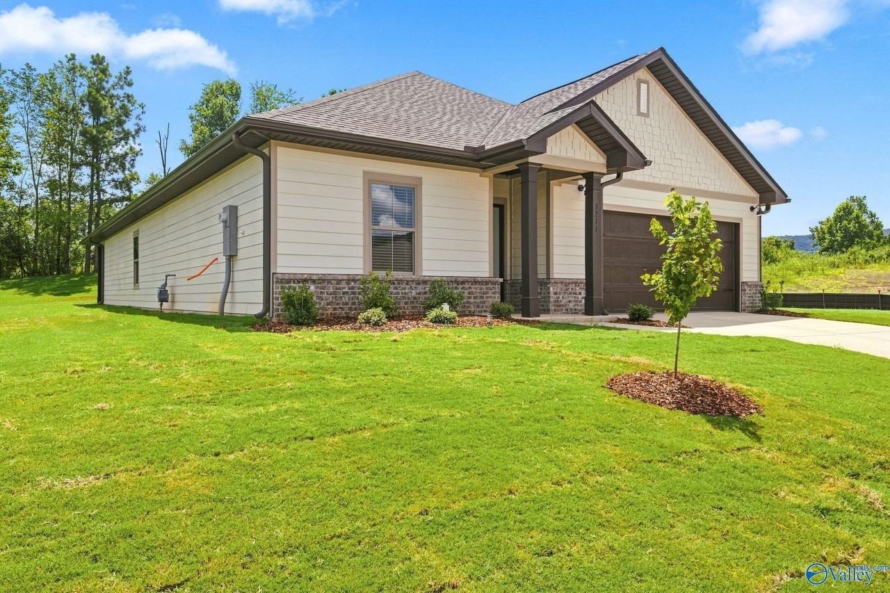 Holly Creek Dr - Photo 4 of 37