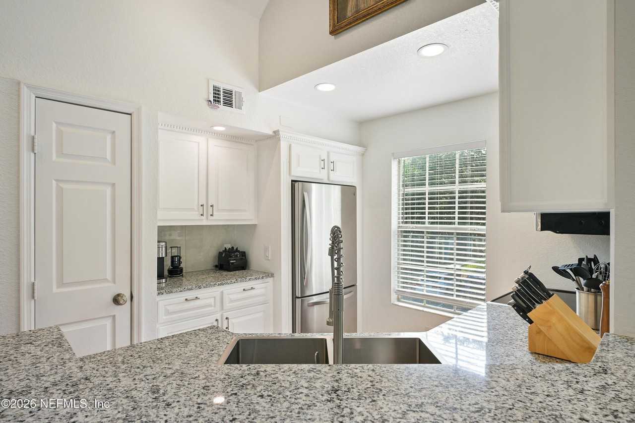 13703 Richmond Park Dr N #1805 - Photo 7 of 33