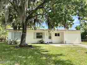 223 Collen Rd N - Photo 1 of 1