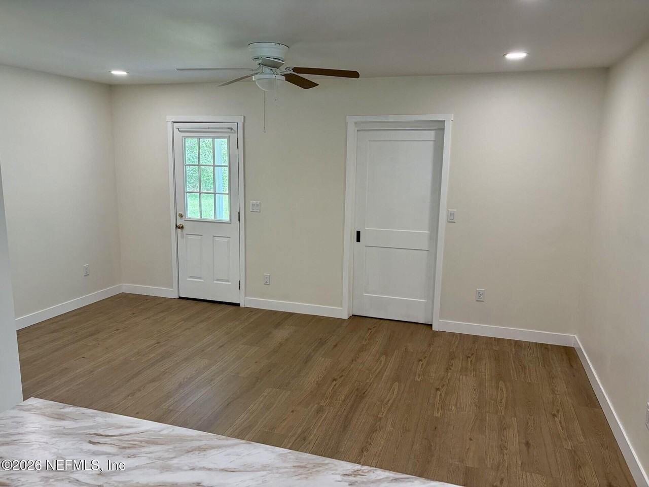 223 Collen Rd N - Photo 4 of 11