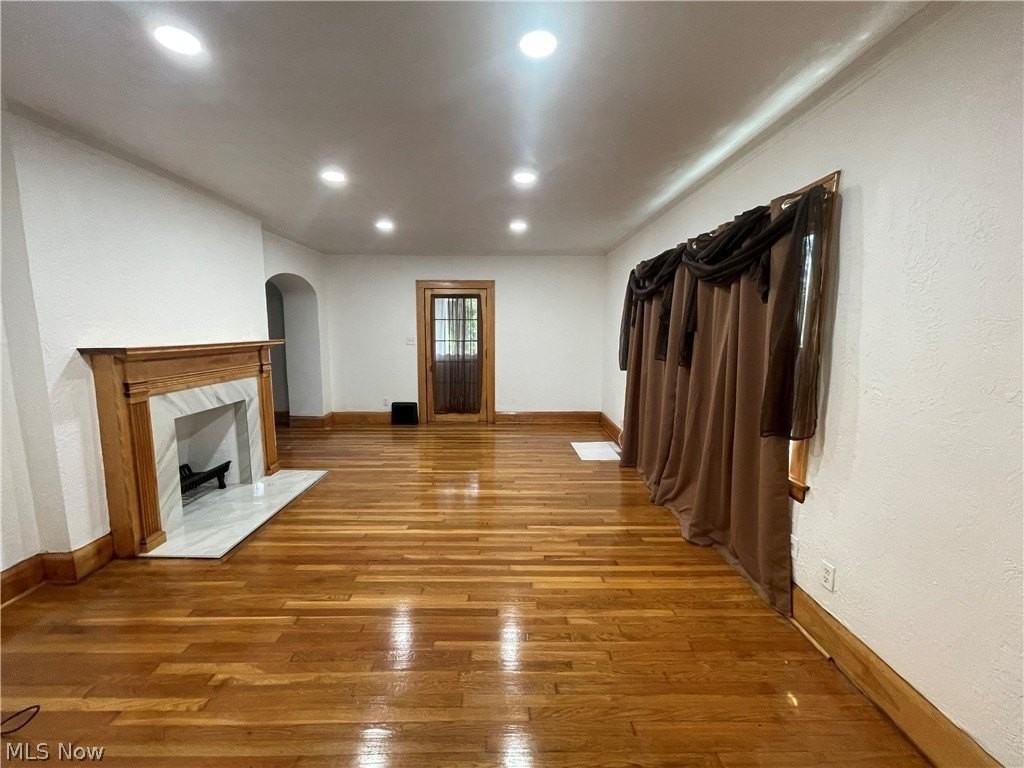 2235 Montclair Ave - Photo 4 of 21