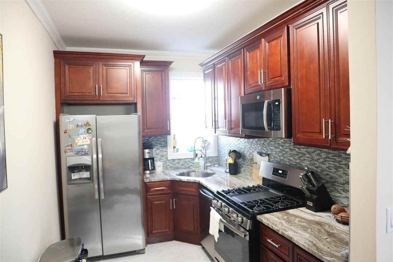 408 Woodlawn Ave - Photo 4 of 16