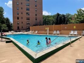 2348 Linwood Ave #7L - Photo 1 of 1