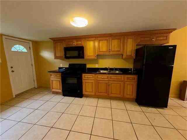 3501 Calhoun St #B - Photo 3 of 9