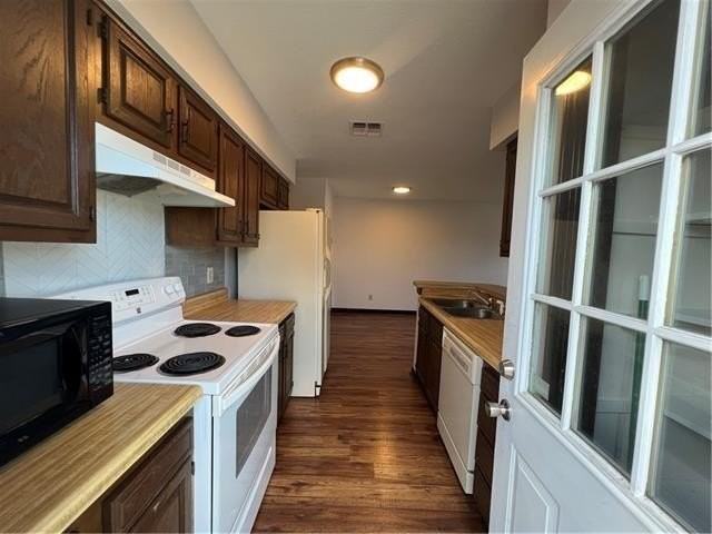 604 N Woodlawn Ave - Photo 4 of 9
