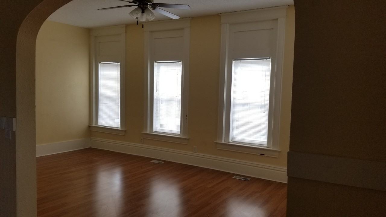 104 Main St S #2 - Photo 3 of 11