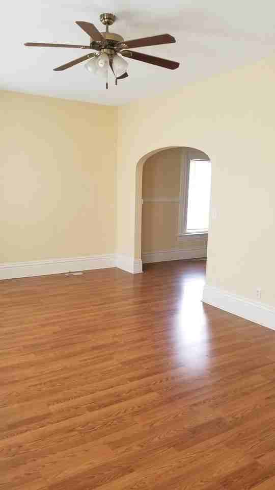 104 Main St S #2 - Photo 4 of 11