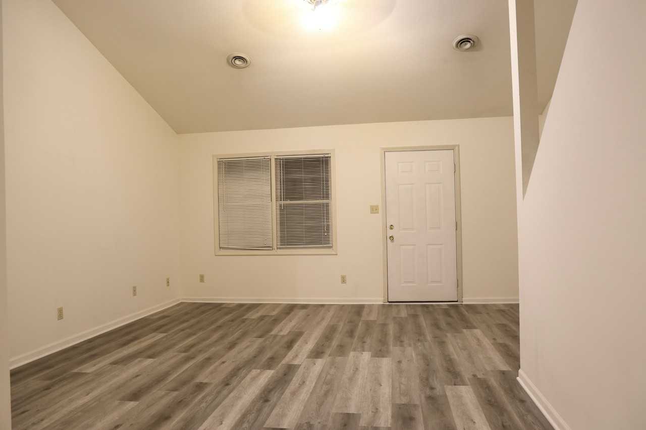 1710 Ashwood Dr - Photo 3 of 13