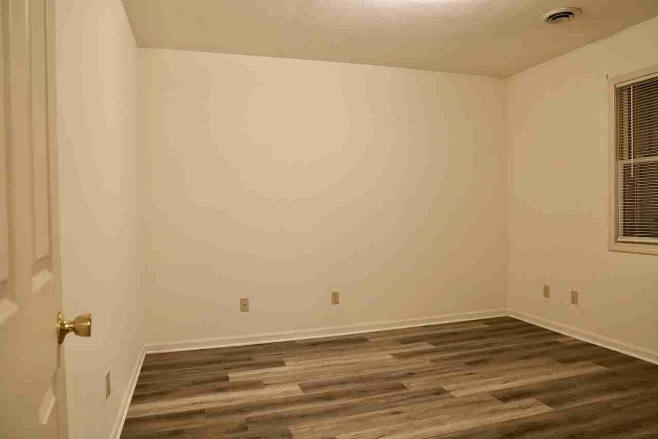 1710 Ashwood Dr - Photo 7 of 13