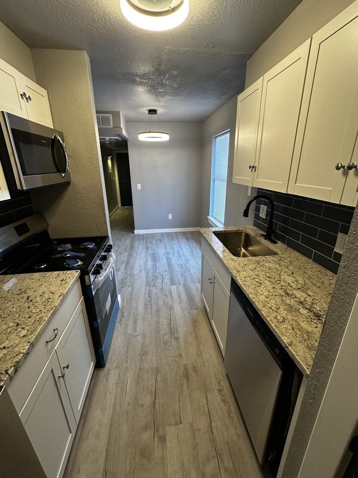 1200 N Cedar Ave #424 - Photo 2 of 16