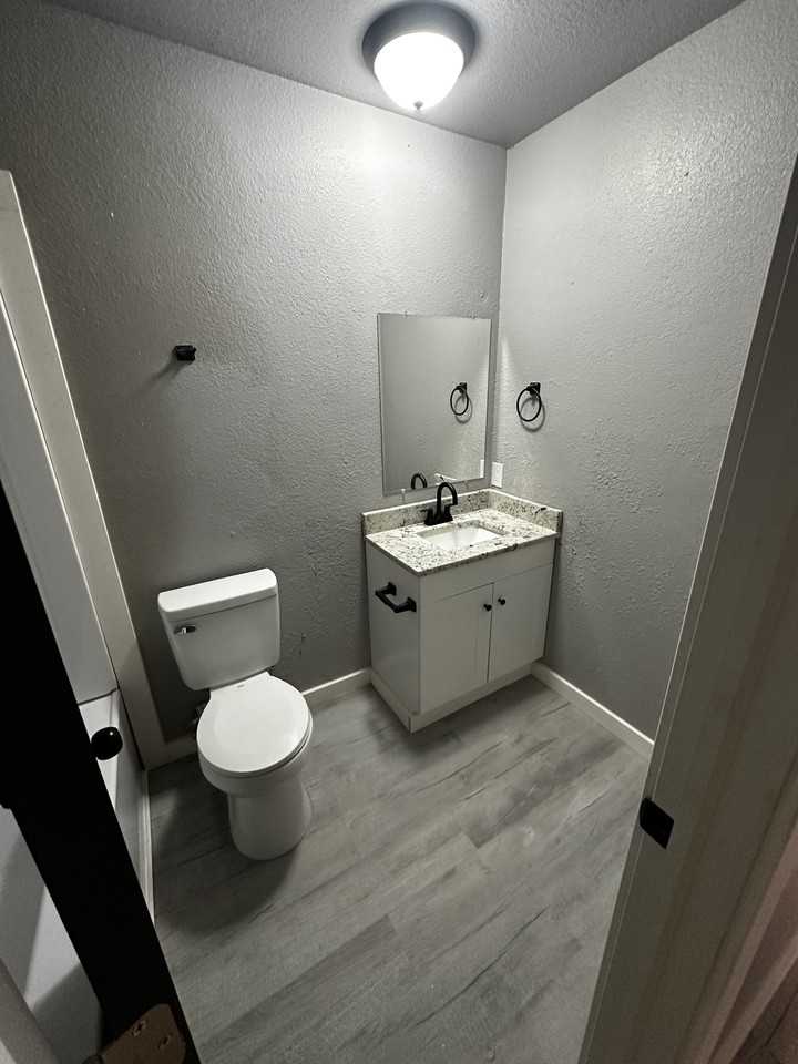 1200 N Cedar Ave #424 - Photo 7 of 16