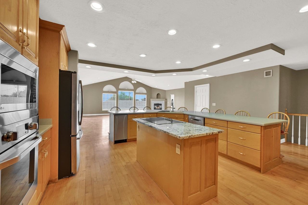3062 Se - Photo 4 of 50