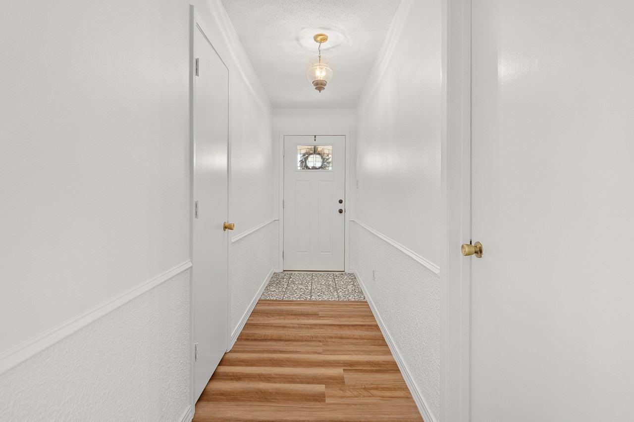1116 Oakhurst Rd - Photo 4 of 23