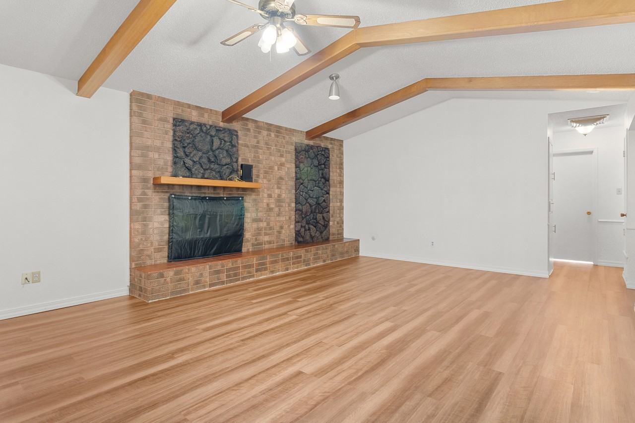 1116 Oakhurst Rd - Photo 5 of 23