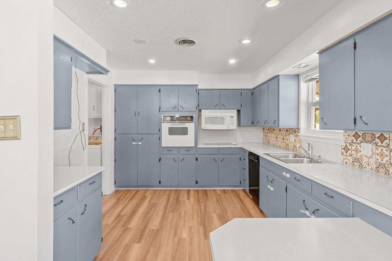 1116 Oakhurst Rd - Photo 7 of 23