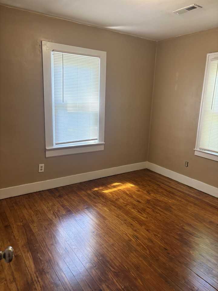 112 W Daugherty Ave #1 - Photo 5 of 7