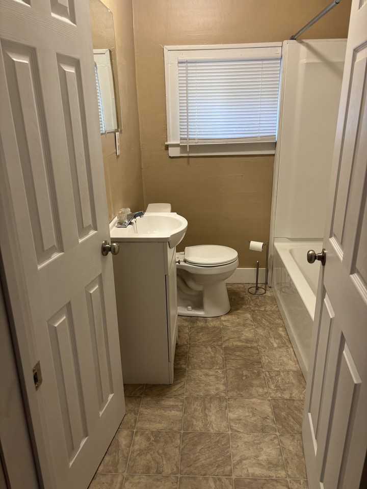 112 W Daugherty Ave #1 - Photo 6 of 7