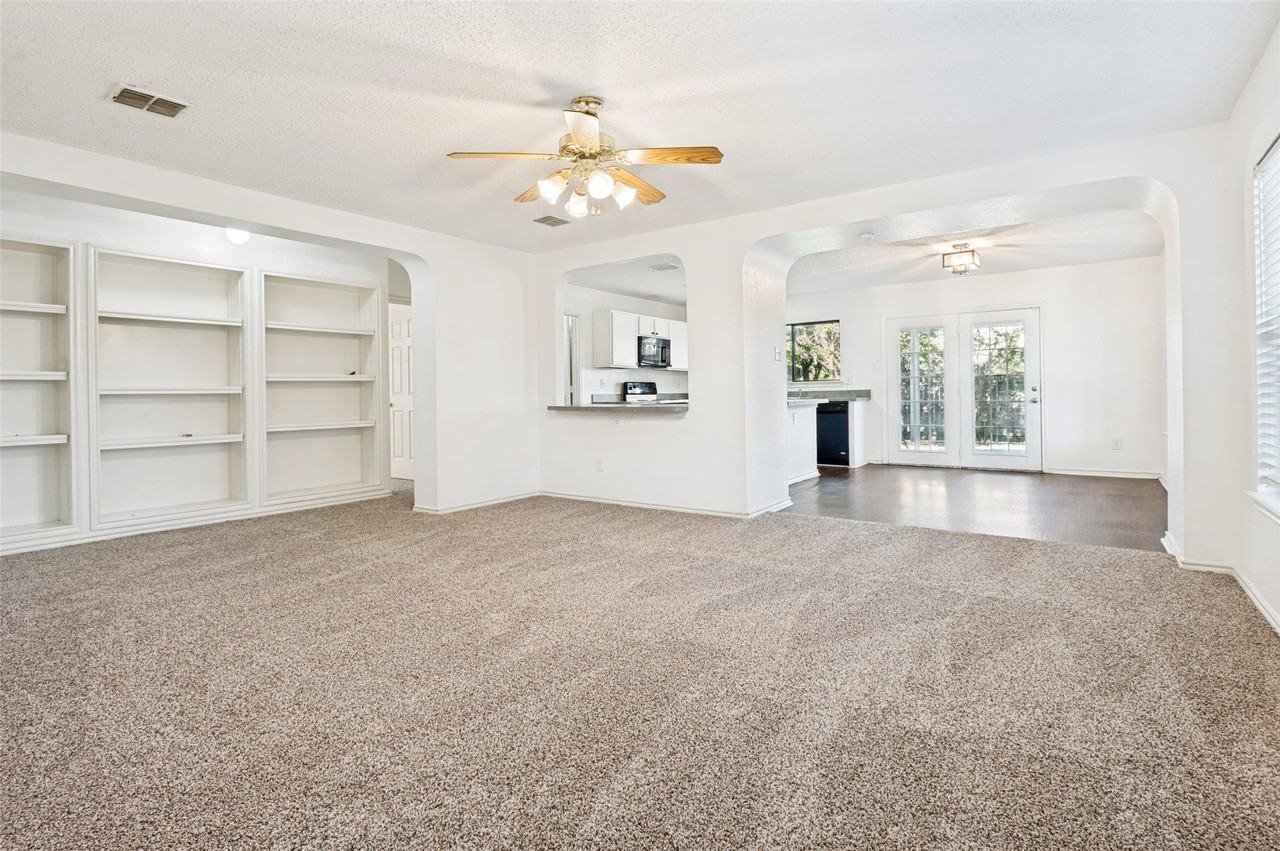 309 Sandlewood Ln - Photo 4 of 25