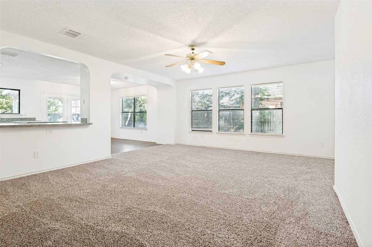 309 Sandlewood Ln - Photo 5 of 25