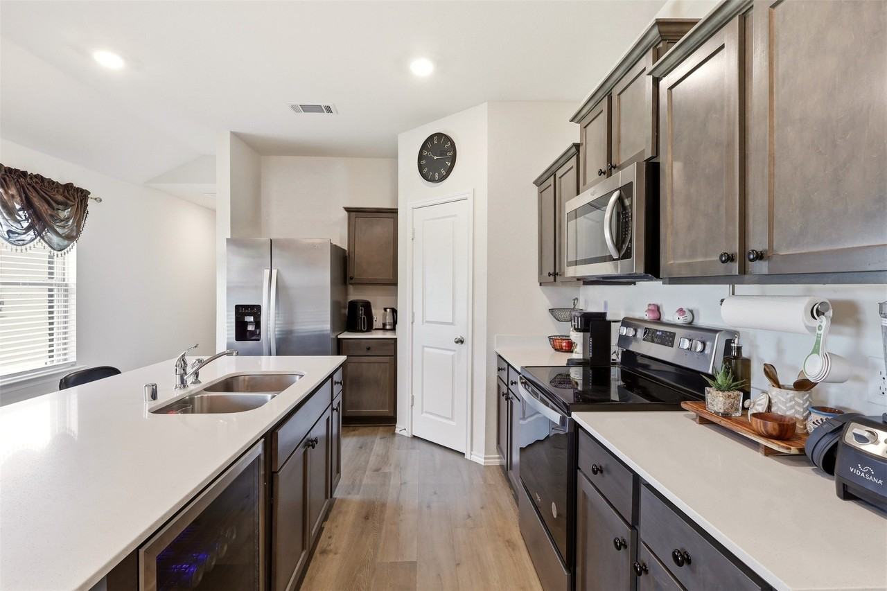 1302 Olivewood Pl - Photo 3 of 21