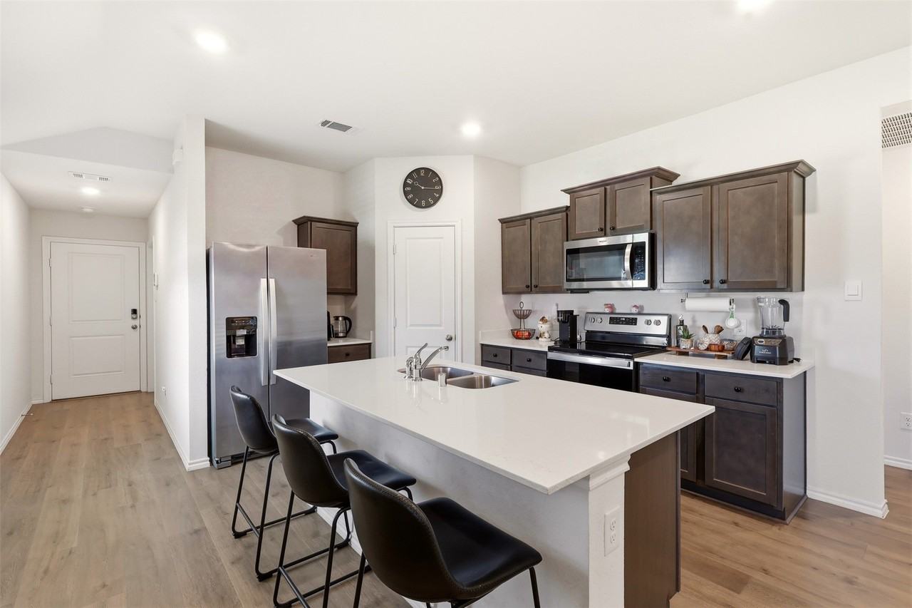 1302 Olivewood Pl - Photo 4 of 21