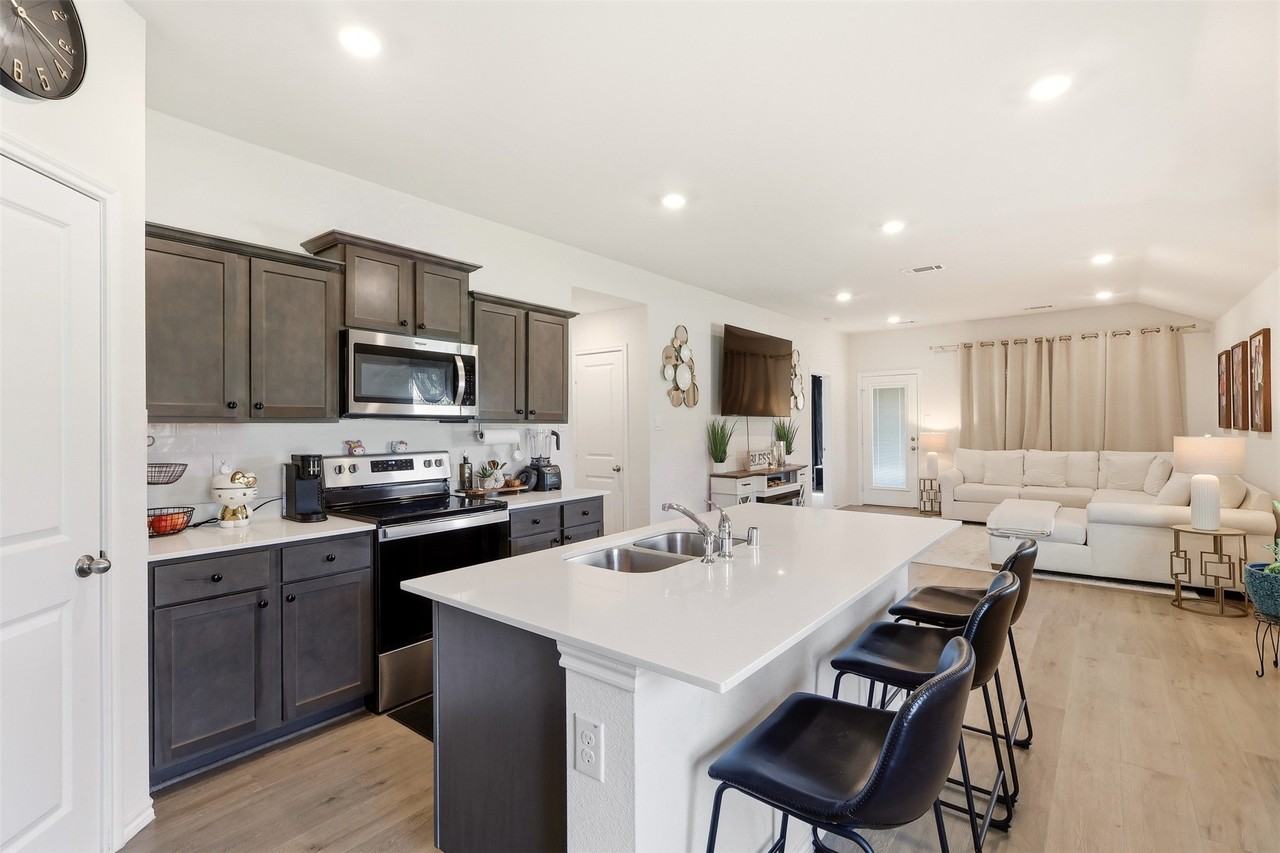 1302 Olivewood Pl - Photo 5 of 21