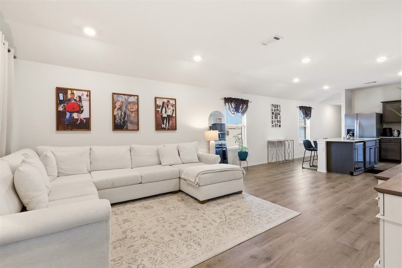 1302 Olivewood Pl - Photo 6 of 21