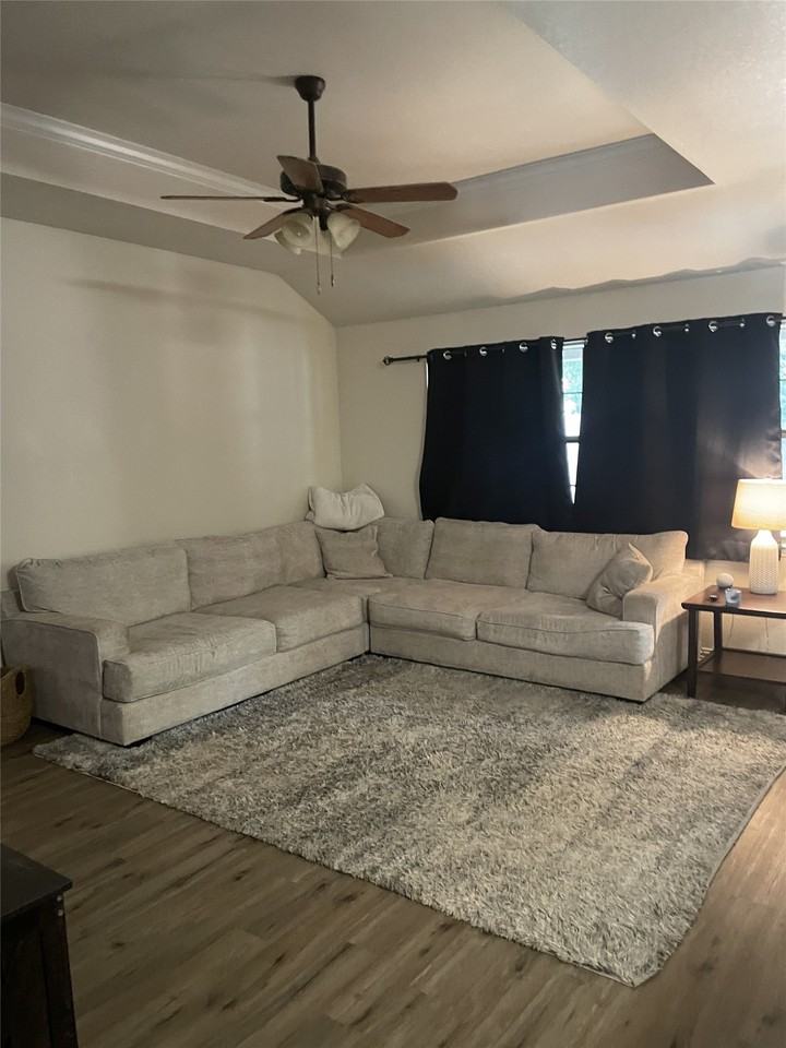 607 E Water St - Photo 6 of 20