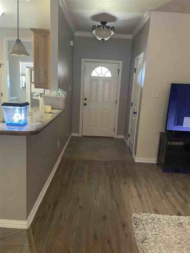 607 E Water St - Photo 7 of 20