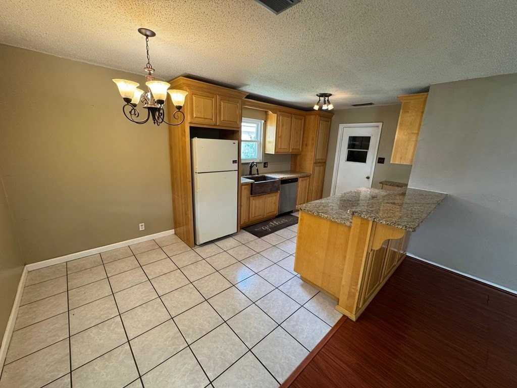1752 E 53rd St - Photo 2 of 10