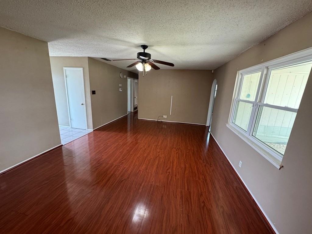 1752 E 53rd St - Photo 3 of 10