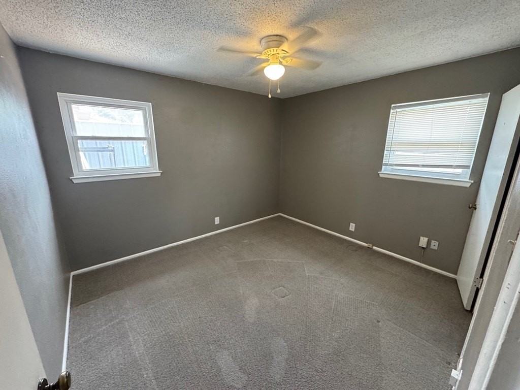 1752 E 53rd St - Photo 4 of 10