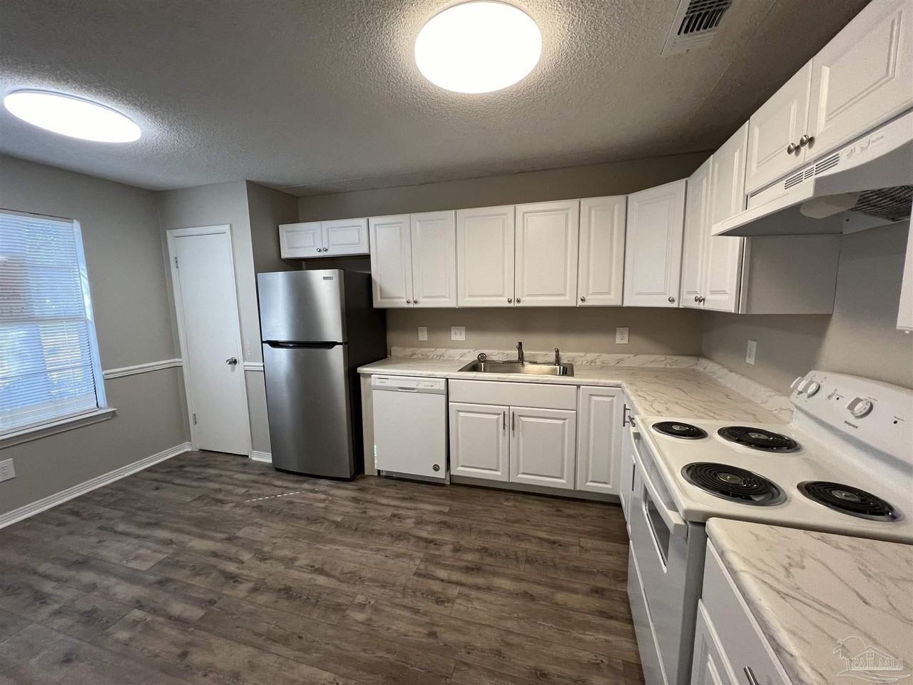 1350 Fairchild St - Photo 3 of 17