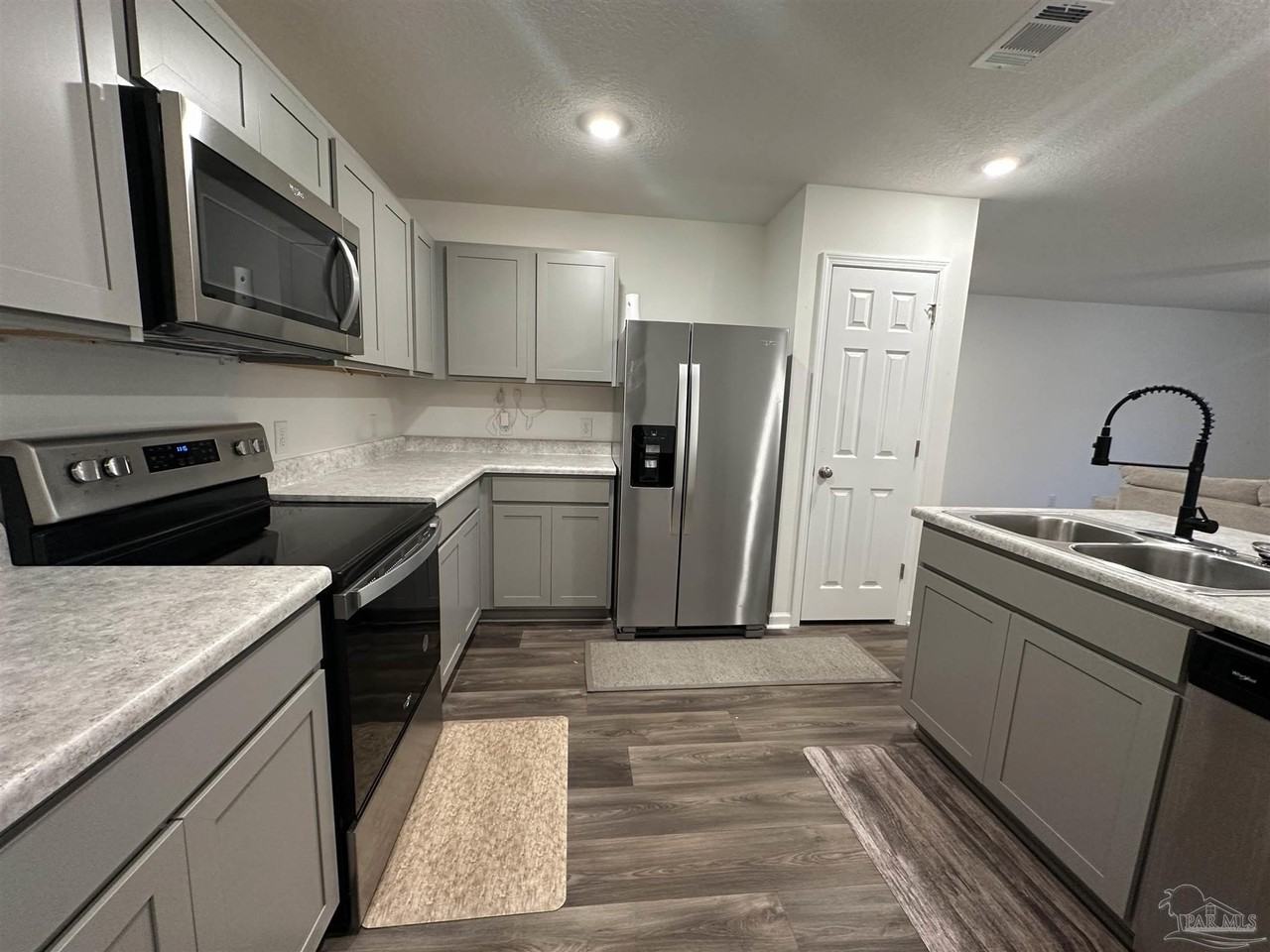 8752 Schooner Ln - Photo 3 of 12