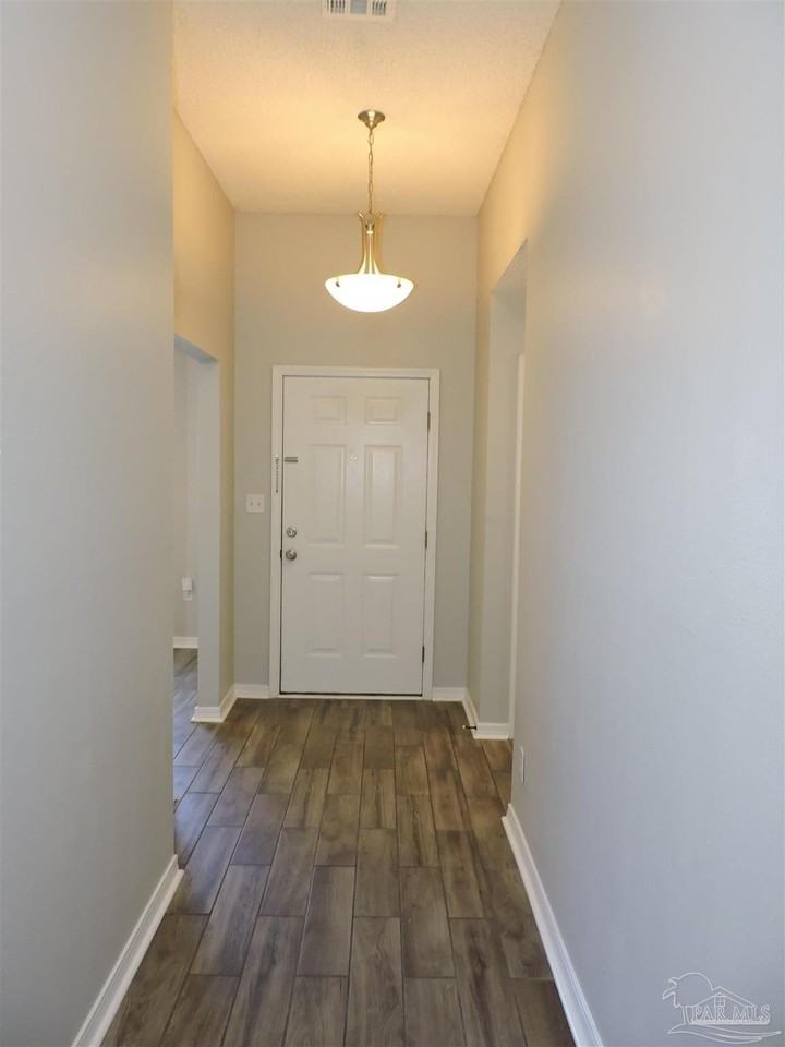 2541 Gulf Breeze Ave - Photo 2 of 21