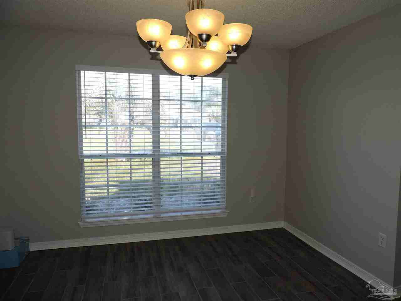 2541 Gulf Breeze Ave - Photo 3 of 21