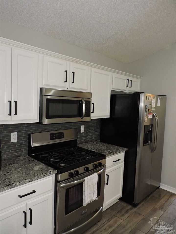 2541 Gulf Breeze Ave - Photo 5 of 21