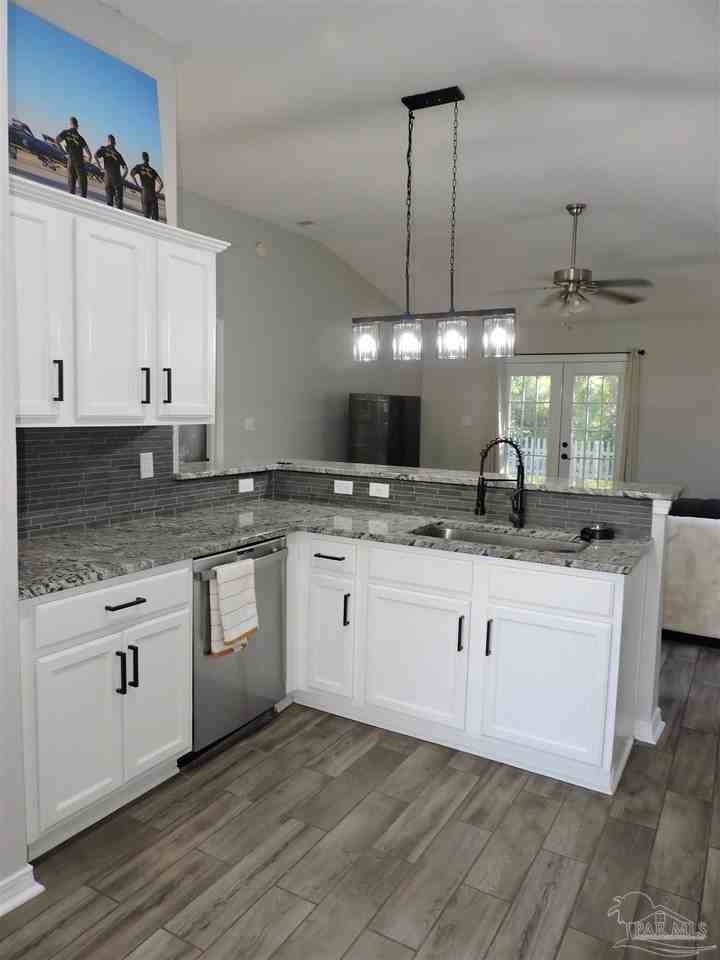 2541 Gulf Breeze Ave - Photo 7 of 21