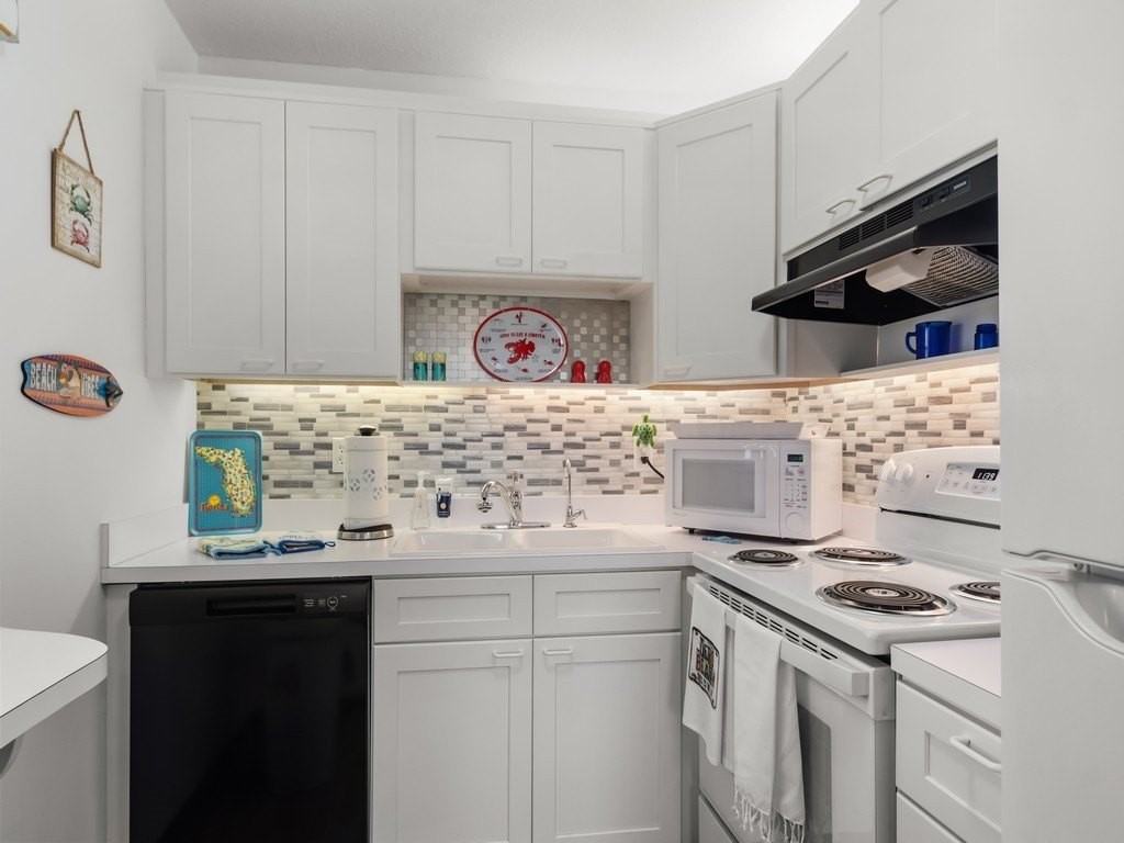 24 Pine Arbor Ln #103 - Photo 6 of 33