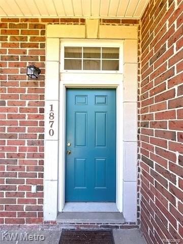 1870 Lindsay Ln - Photo 4 of 34