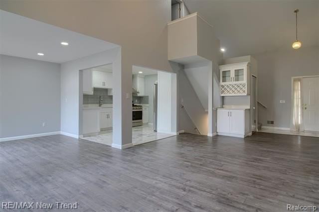 2191 Pleasant Dr - Photo 2 of 30